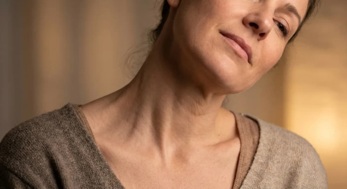 Yoga pour les cervicales : exercices pour le cou tendu